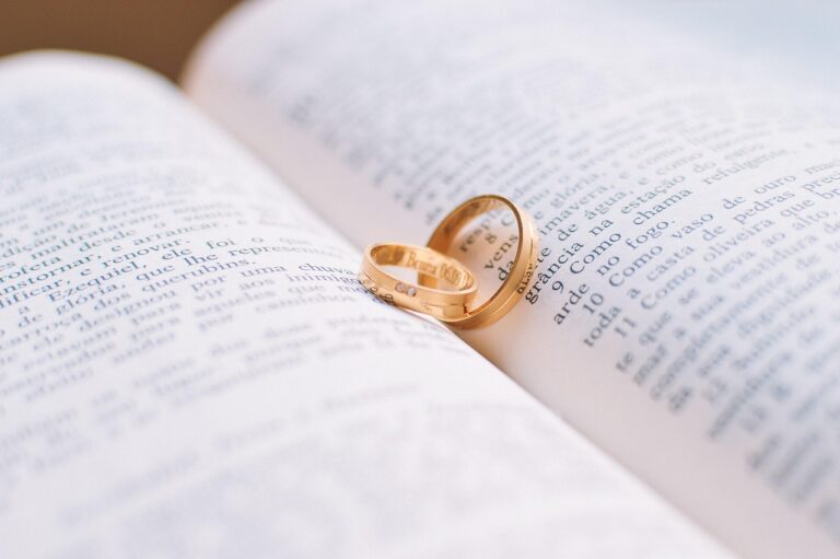 結婚詐欺に注意！特徴的な男性の見分け方は？